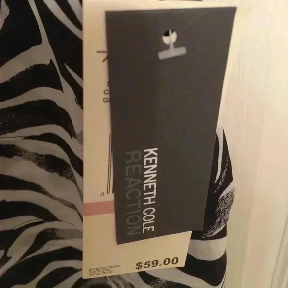 BNWT Reaction-Kenneth Cole zebra print top  sz 10 - Picture 3 of 4